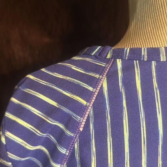 Athleta top M (5200A) - Picture 7 of 10